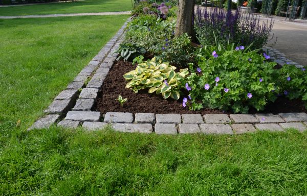 Flower Bed Mulching in Conroe