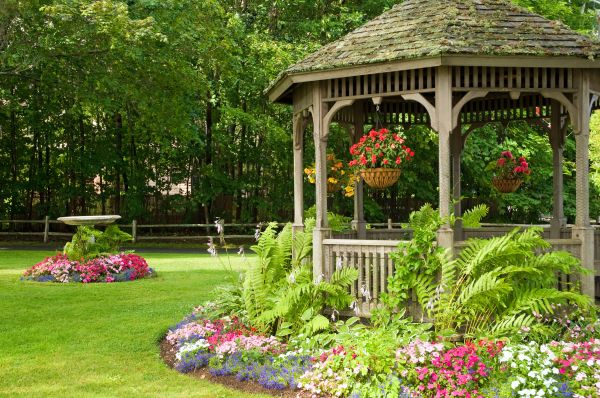 Backyard Landscaping Service in Conroe
